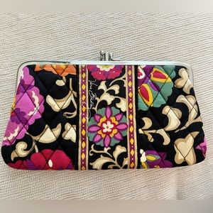 𝐕𝐞𝐫𝐚 𝐁𝐫𝐚𝐝𝐞𝐥𝐲 Floral Clutch/Wallet